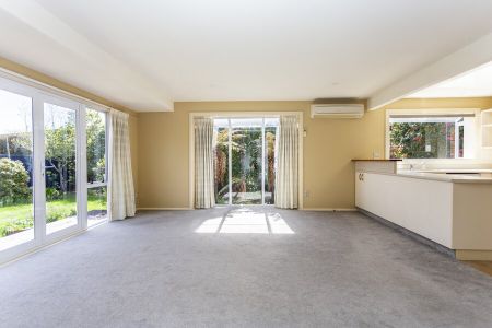 Student Property – close to UC – 6 Bedrooms and 2 bathrooms. - Photo 2