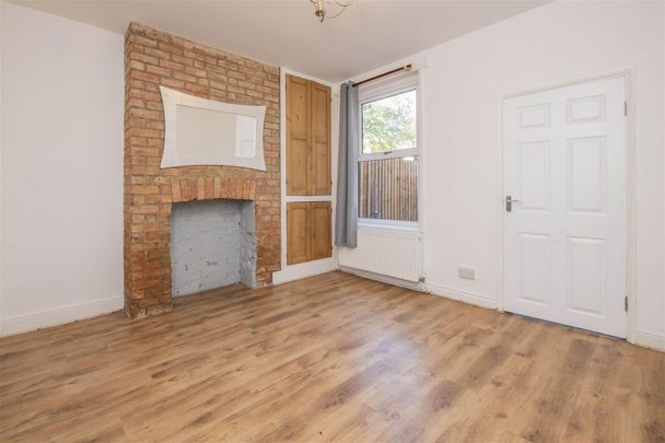 2 bed House - Mid Terrace To Let - Photo 1