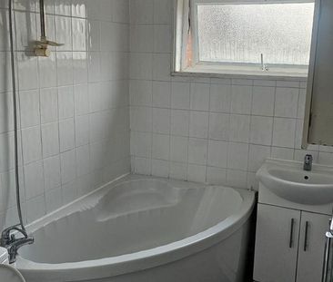3 bedroom ground floor maisonette to rent - Photo 4