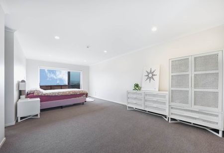 Sun-Filled Modern 3 Bedroom Home in Hobsonville! - Photo 5