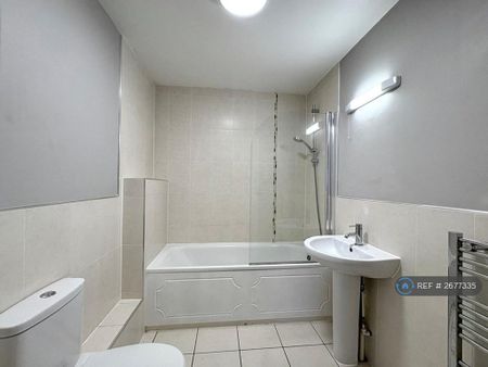 2 bedroom flat to rent - Photo 3