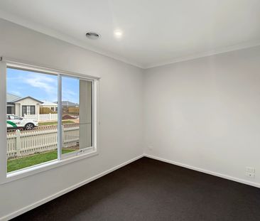🏡 Brand New 4-Bedroom House in Eynesbury - Photo 2