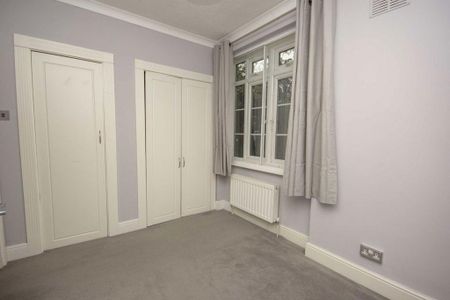 3 bedroom flat to rent - Photo 2