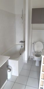 Location Appartement 2 pièces 43m² LA ROCHE SUR YON 85000 - Photo 4