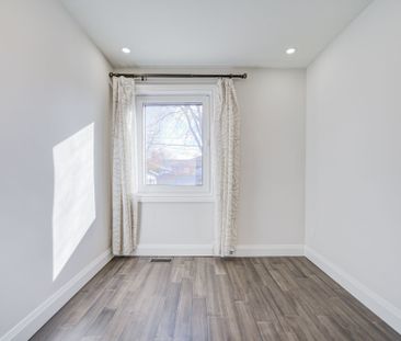 For Lease - 203 Van Dusen Boulevard, Toronto, Ontario - Photo 4
