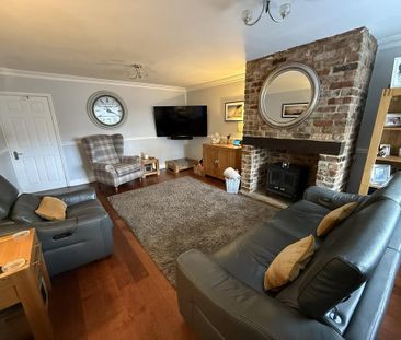 4 bedroom detached house to rent - Photo 2