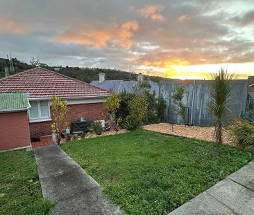 Charming 3 Bedroom Home - Photo 3