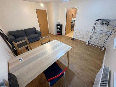 2 bedroom flat to rent - Photo 3