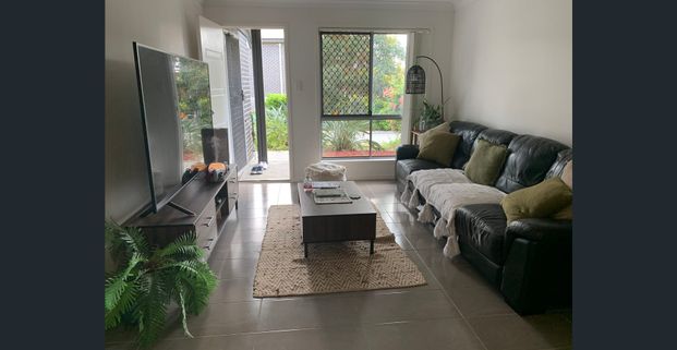 Modern 3 bedrooms townhouses in Gailes - Photo 1