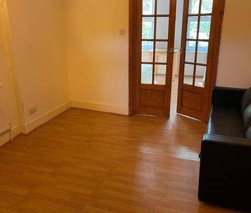 1 Bed Flat, Kingsland Road, E8 - Photo 2