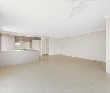 Minutes from the beach and airport in a lovely bush setting - Photo 1