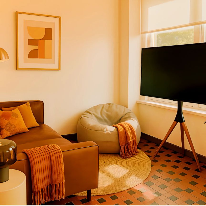 Large single room with share bathroom and private balcony*7 - Photo 1