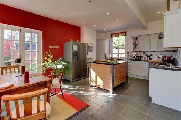 6 bedroom detached house to rent - Photo 1