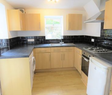 Room in a Shared House, White St, BN2 - Photo 5