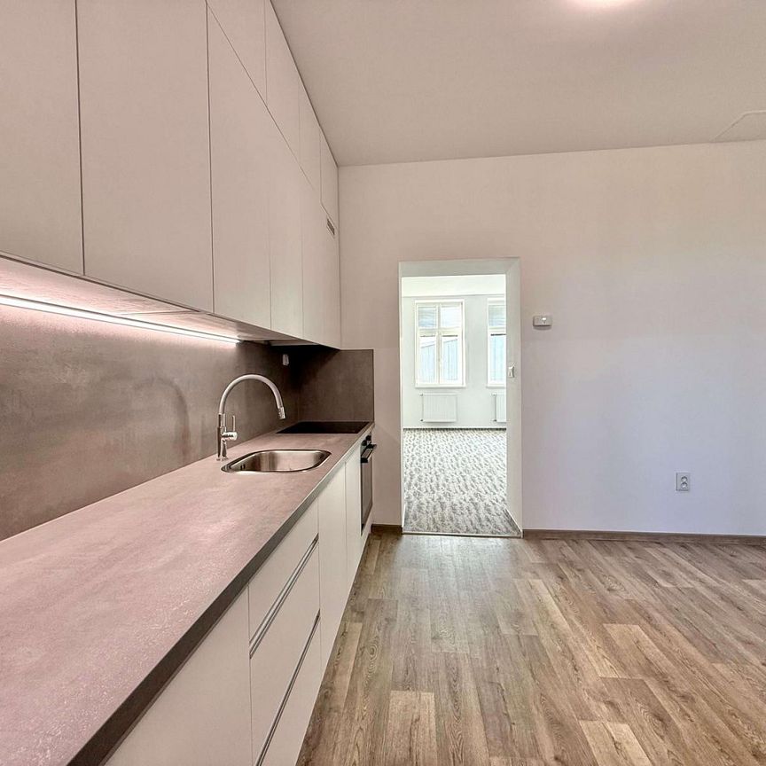 Pronájem bytu 2+1 60 m² - Fotografie 1