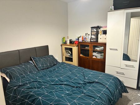 1 bedroom Flat for rent - Photo 2