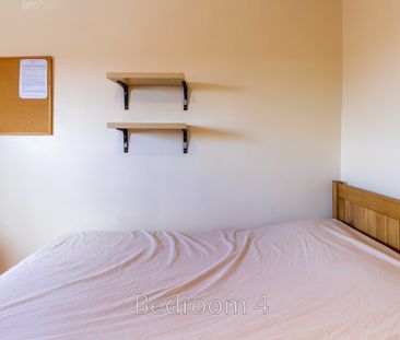 Room 1 - Photo 5
