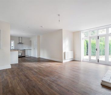 A five bedroom detached property situated within the Village of Ber... - Photo 3