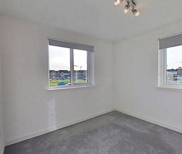 4 bedroom semi-detached house to rent - Photo 3
