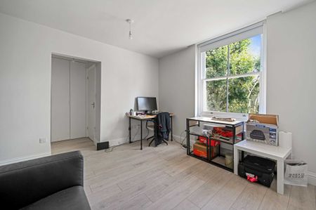 Price £495 pw - Available 10/11/2026 - Part Furnished - Photo 2