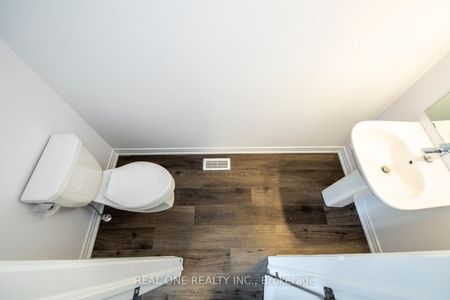 Townhouse For Lease | X8143766 - Photo 2