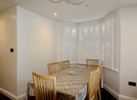 4 Bed Terraced House, Delafield Road, SE7 - Photo 3