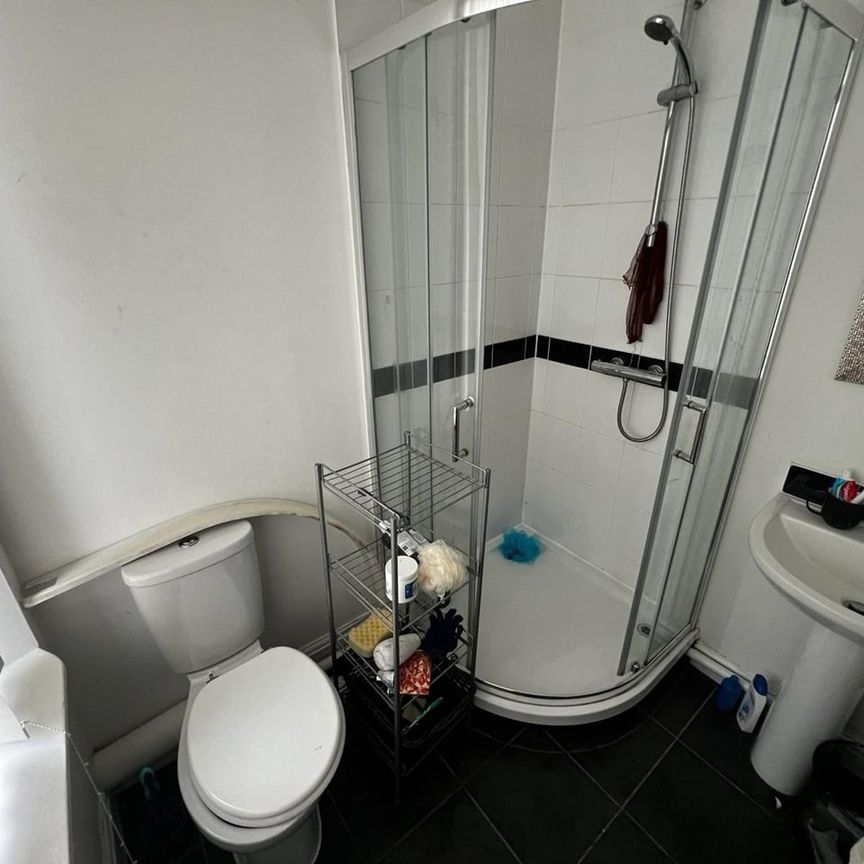 Room in a Shared House, New Barton St, M6 - Photo 1