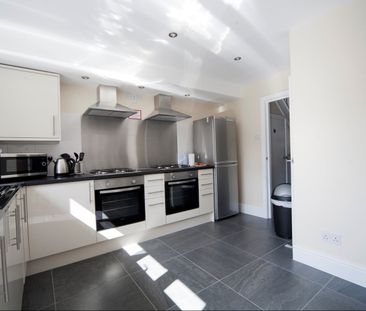 Room in a Shared House, Mulberry Way, IG6 - Photo 3