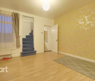 3 bedroom end of terrace house to rent - Photo 1