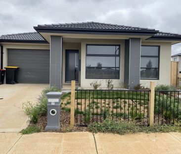 17 Alliance Grove Rockbank VIC - Photo 6