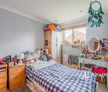 3 bedroom house to rent Sycamore Drive, East Grinstead, RH19 - Photo 1