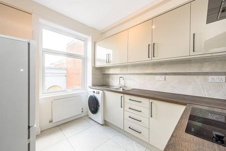 3 bedroom flat to rent - Photo 3