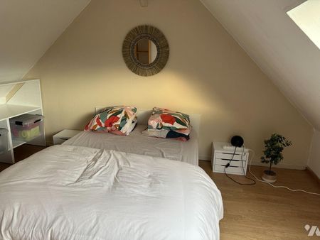 Belle longère louée meublée comprenant au rez-de-chaussée: séjour-salon avec poêle à bois, cuis... - Photo 3