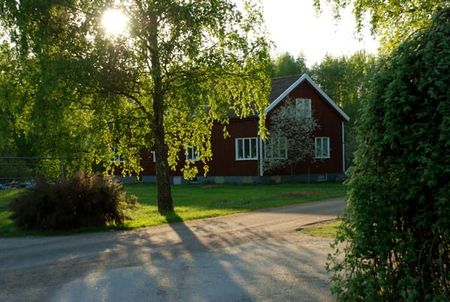 Fellingsbro: Fyrarummare i två plan med trädgård - Foto 4