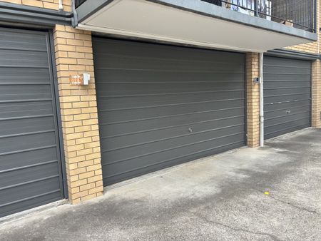 Spacious Two-Bedroom Unit in Convenient Annerley Location - Photo 3