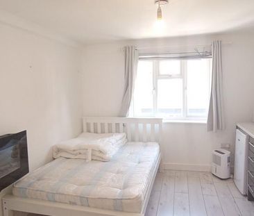 Studio to rent - Photo 6