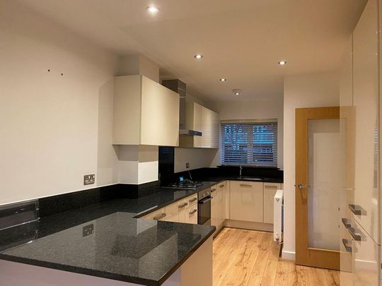 4 bedroom terraced house to rent - Photo 1