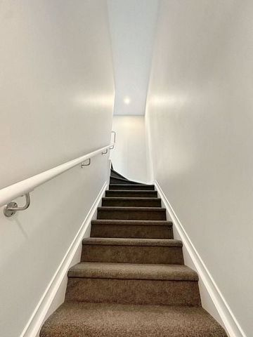 PET FRIENDLY & MODERN - Photo 3