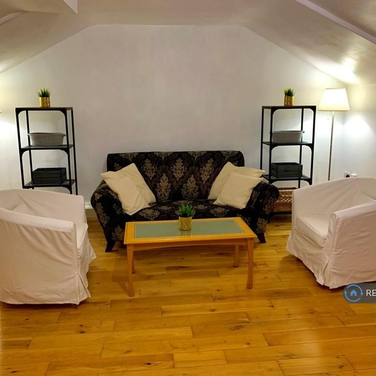 3 bedroom flat to rent - Photo 1