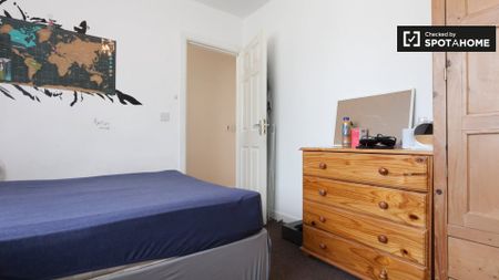 Sunny room for rent, 3-bedroom apartment, Glenageary, Dublin - Photo 3