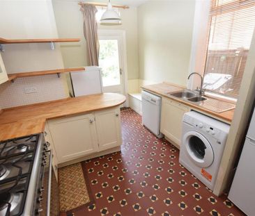 4 bedroom semi-detached house to rent - Photo 4