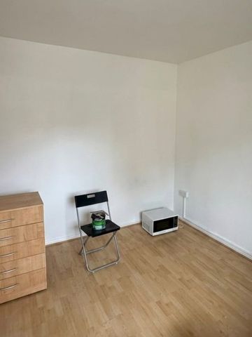4 Bed Flat, Garnies Close, SE15 - Photo 2