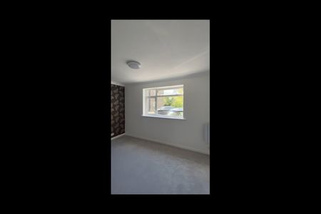 2 Bed Flat, Waldronhyrst, CR2 - Photo 2