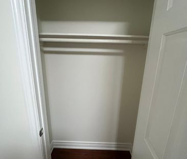 For Lease - 327 Evergreen Crescent Unit# Main, Oakville, Ontario - Photo 4