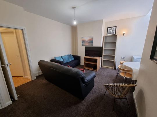 4 bedroom terraced house to rent - Photo 1