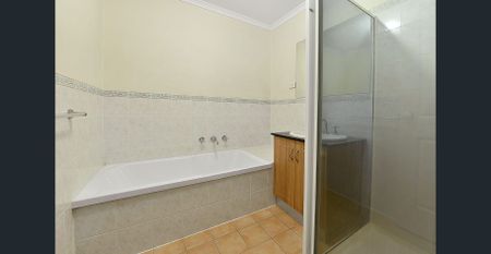 Spacious Townhouse in a Prime Essendon Location - Photo 5