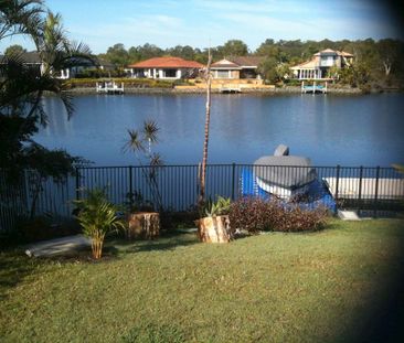 Helensvale - Photo 3