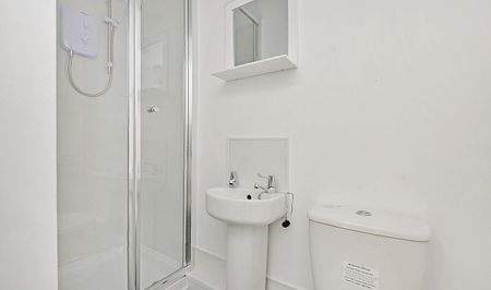 Amazing 7-Bedroom, 7-Bathroom City Centre Apartment Just Minutes from Hallam University - Photo 2