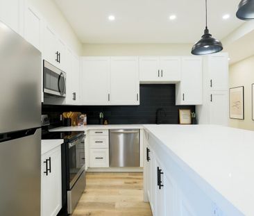 For Lease - 6 Luttrell Avenue Unit# Main Floor, Toronto, Ontario - Photo 4