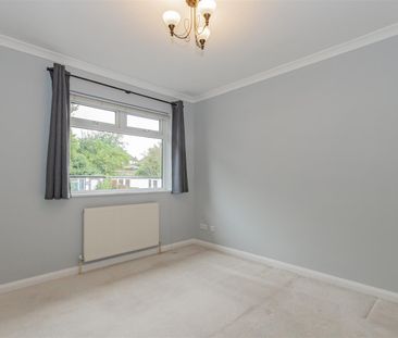 2 bedroom Semi-Detached House to let - Photo 5